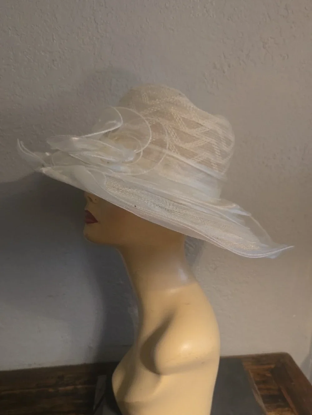 VElegant White Wide-Brim Dress Hat with Decorative Bow VINTAGE